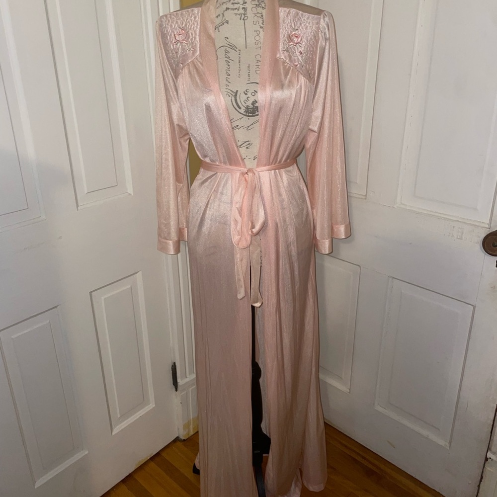 Vintage Blush Lace Trim Robe